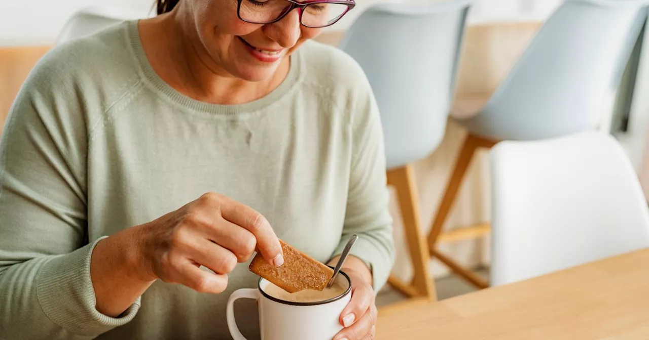 This Is The Exact Amount Of Seconds You Should Dunk A Biscuit For, According To An Expert