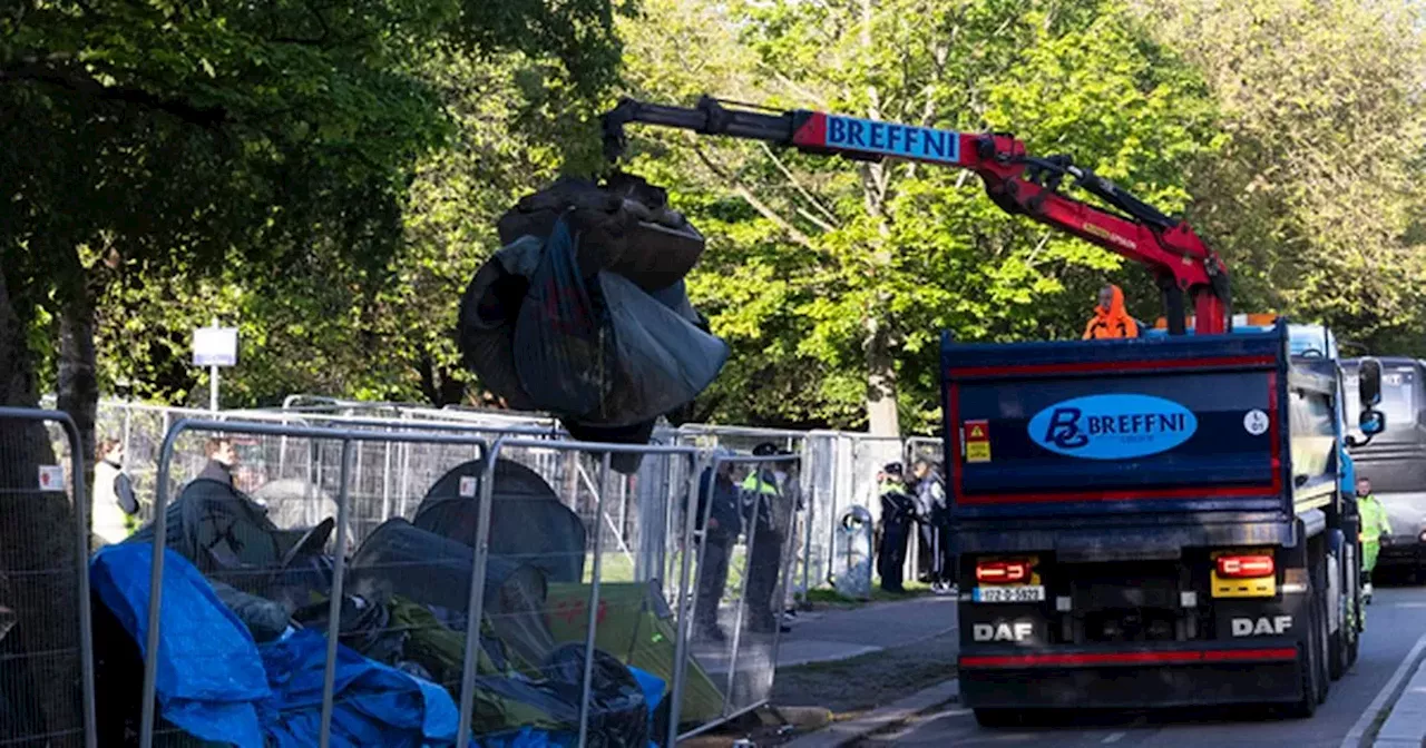 Around 100 tents moved from Grand Canal in Dublin in early morning operation