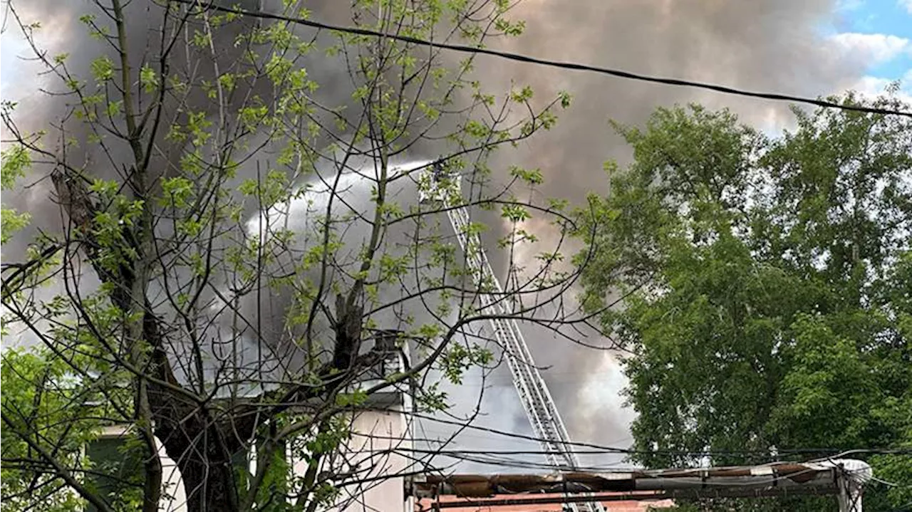 Причиной пожара на складе на востоке Москвы могло стать короткое замыкание