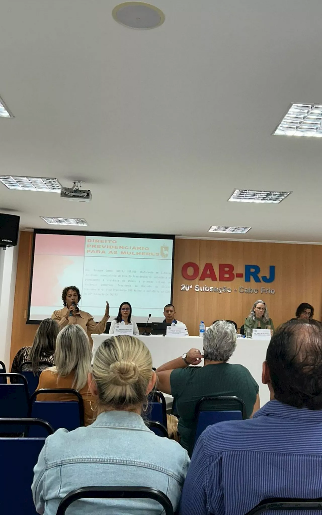 Prefeitura de Saquarema participa de seminário da OAB sobre os direitos da mulher em Cabo Frio