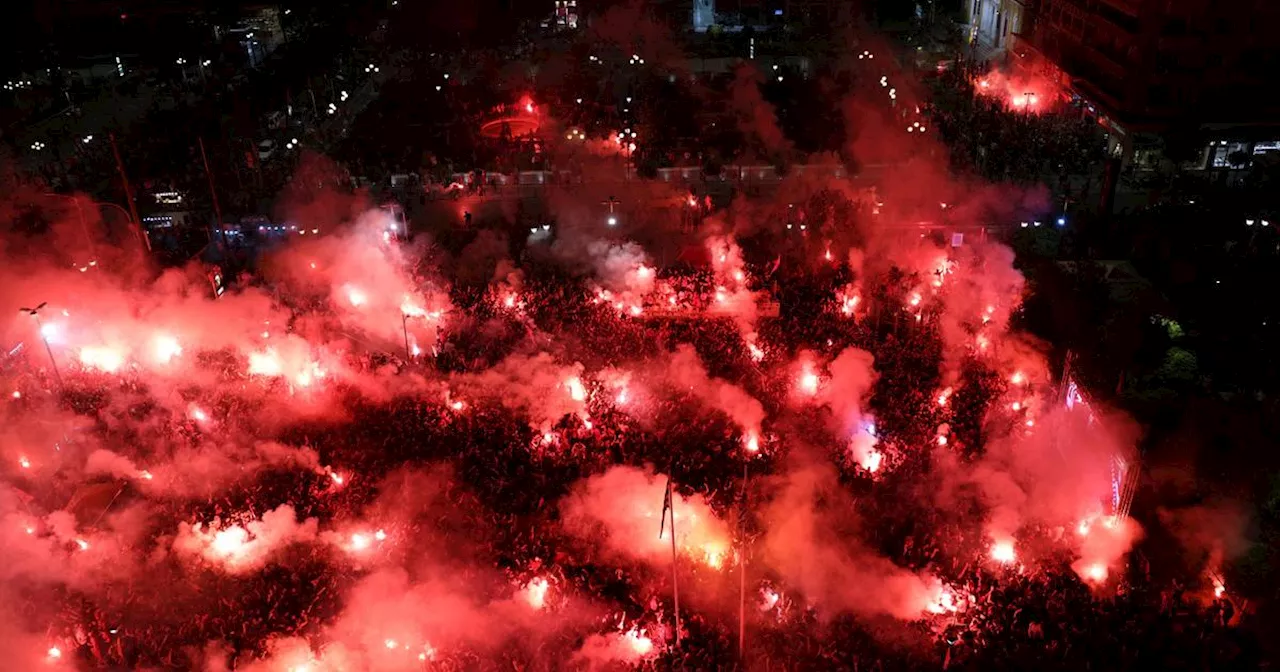 Ligue Europa Conférence: à Athènes, les images du spectaculaire embrasement après la victoire de l’Olympiakos