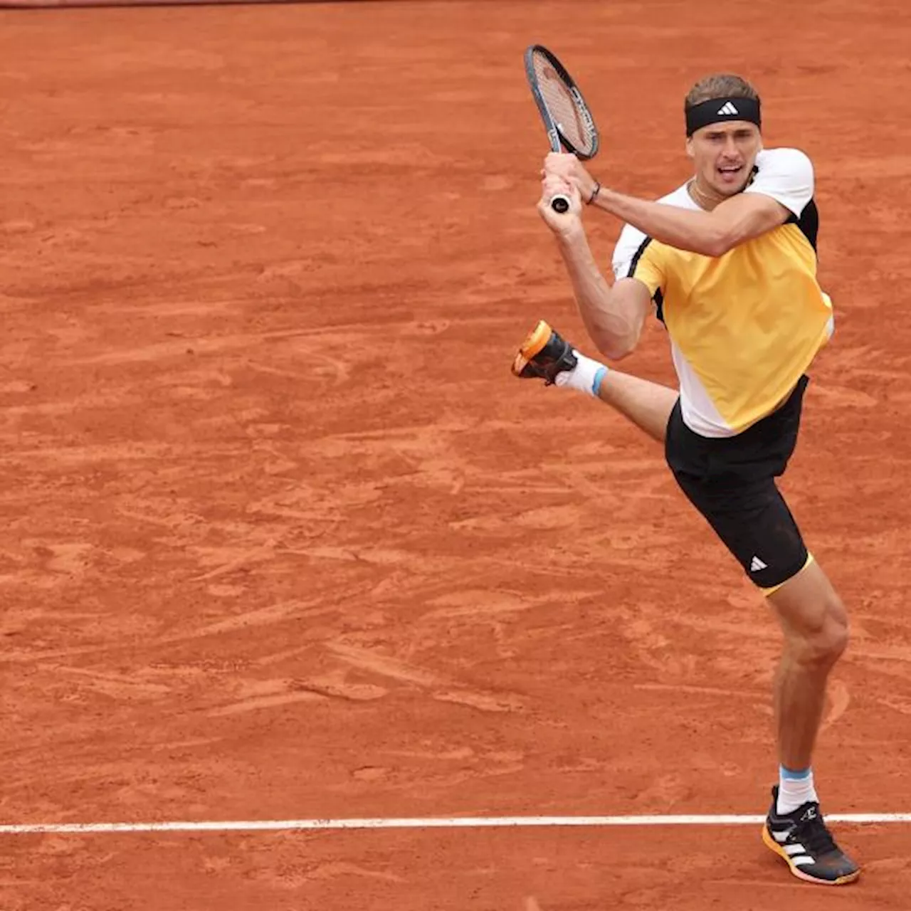 Alexander Zverev domine David Goffin et se qualifie pour le 3e tour de Roland-Garros