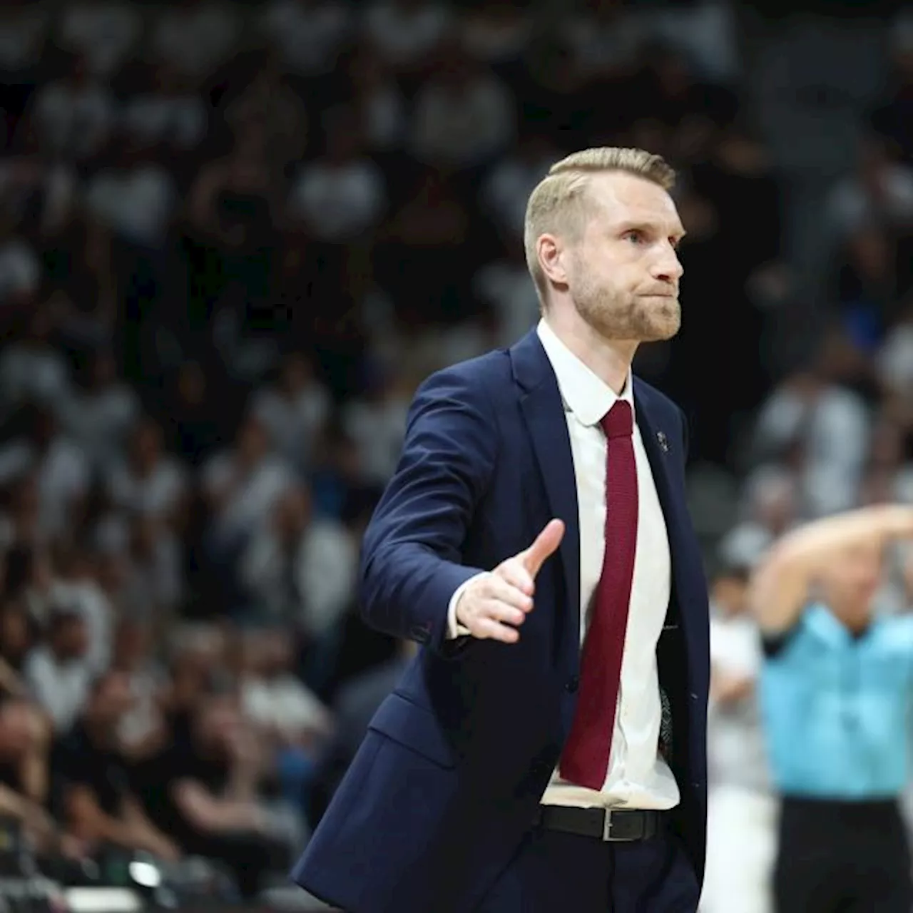 Tuomas Iisalo (entraîneur de Paris, après la victoire sur l'Asvel au match 4) : « On a arrêté de s'apitoyer...