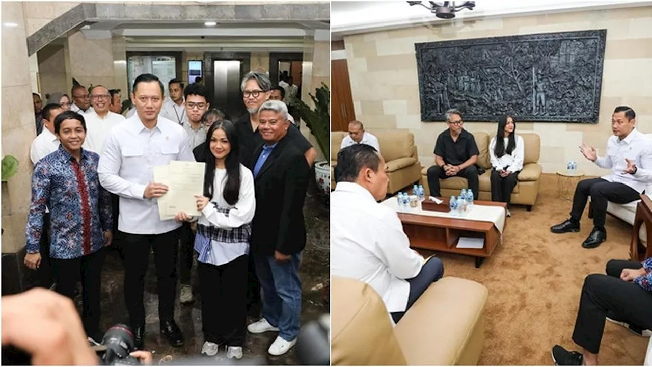 Dibantu Agus Yudhoyono, Ini 6 Potret Nirina Zubir Terima Sertifikat Tanah Ibunda