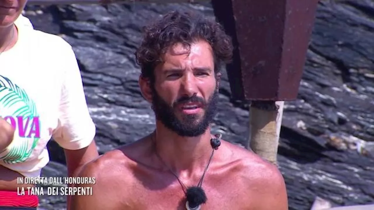 'L'Isola dei famosi', tutti i naufraghi contro Artur Dainese