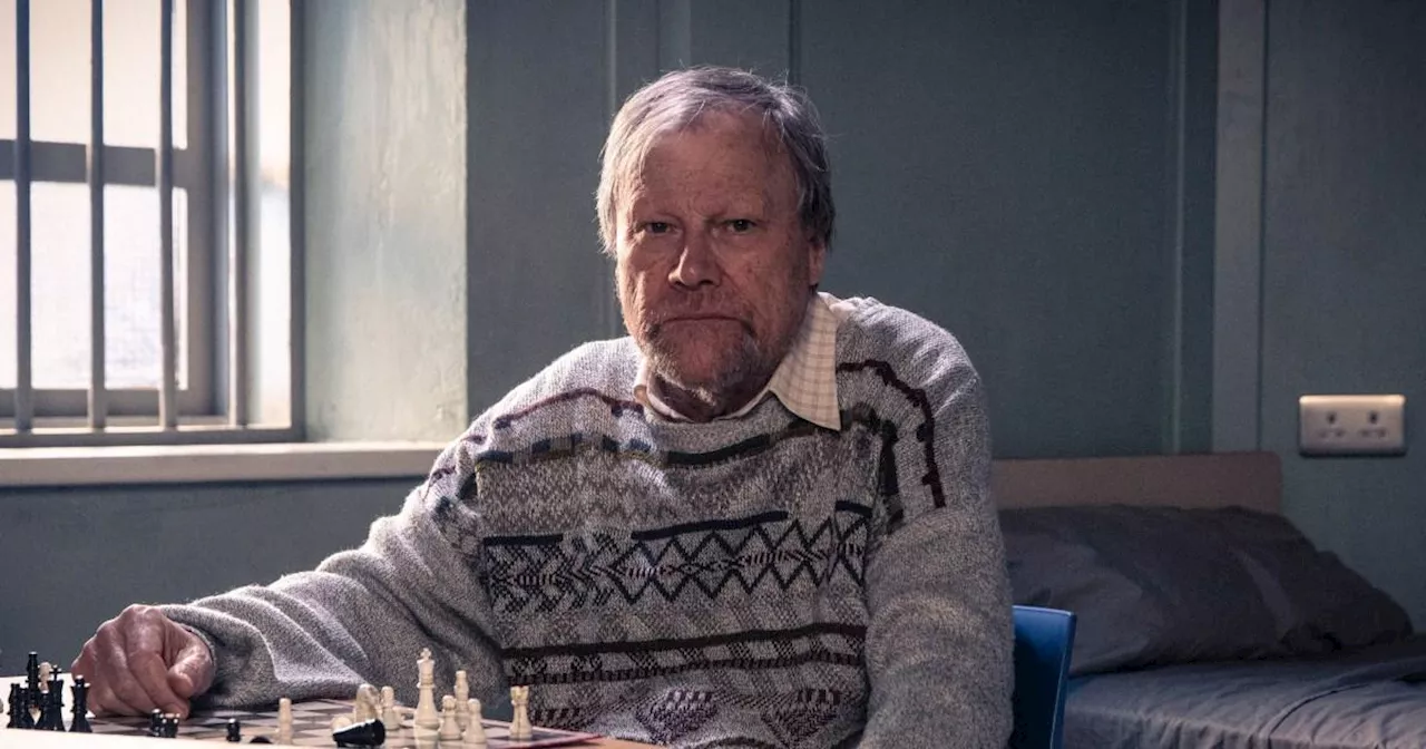 Coronation Street 'confirms' curtains for Roy as legend is attacked