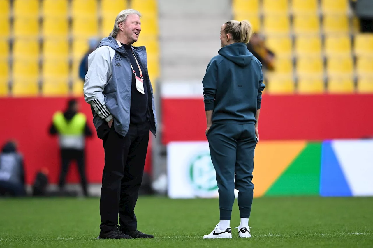 DFB-Frauen vor vollem Haus in Rostock gegen Polen