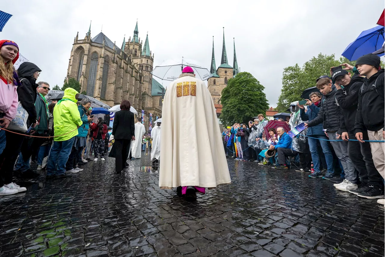 Fronleichnam-Gottesdienst auf Erfurter Domstufen