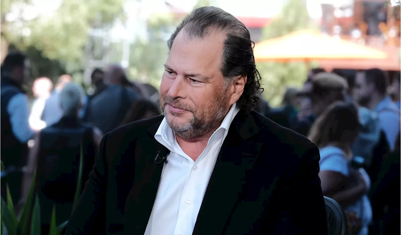 Salesforce shares tumble 18%, on pace for worst day since 2008