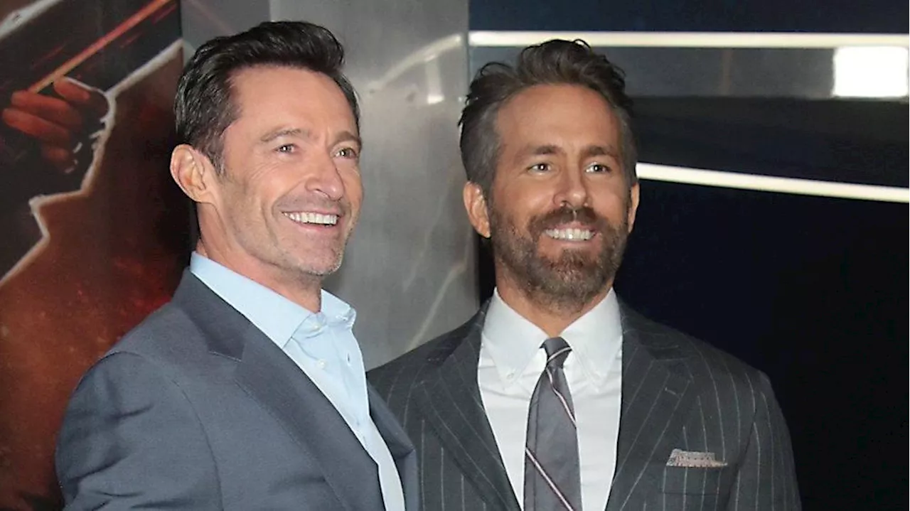 So nah stehen sich Ryan Reynolds und Hugh Jackman