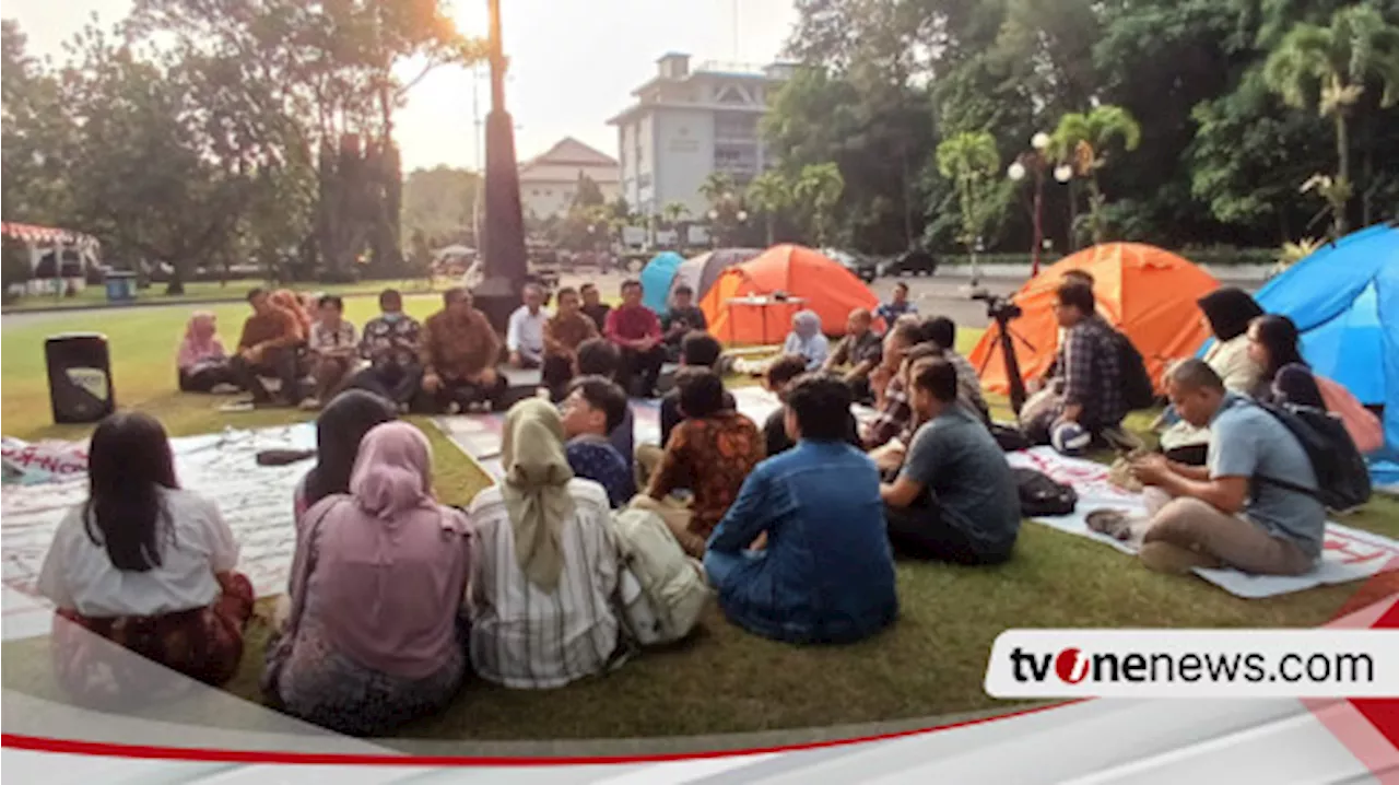 Aksi Kemah Mahasiswa di Balairung UGM Protes UKT dan IPI, Begini Kebijakan Rektorat