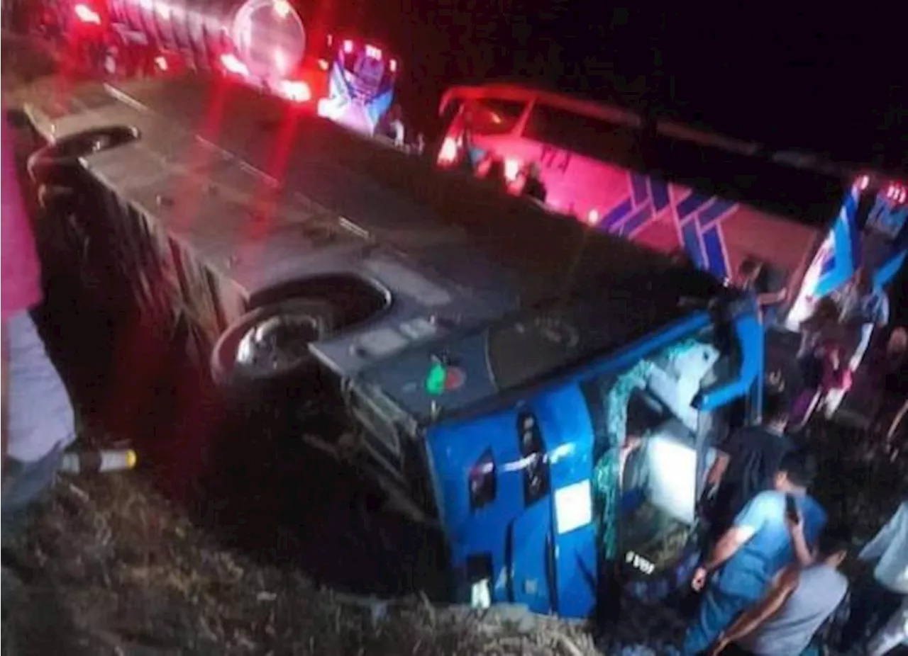 Volcadura de camión, que llevaba a simpatizantes de Morena a cierre de Sheinbaum, deja 18 heridos en Veracruz