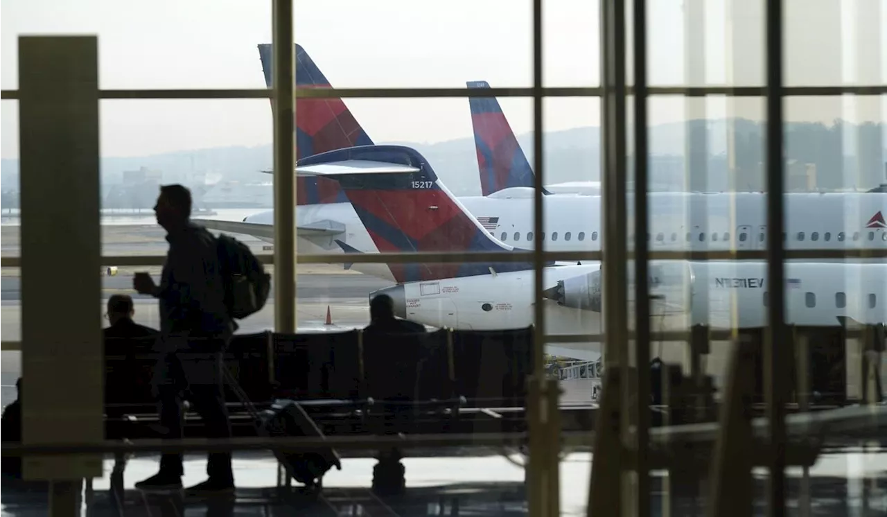 American Airlines plane narrowly avoids collision at Ronald Reagan Washington National Airport