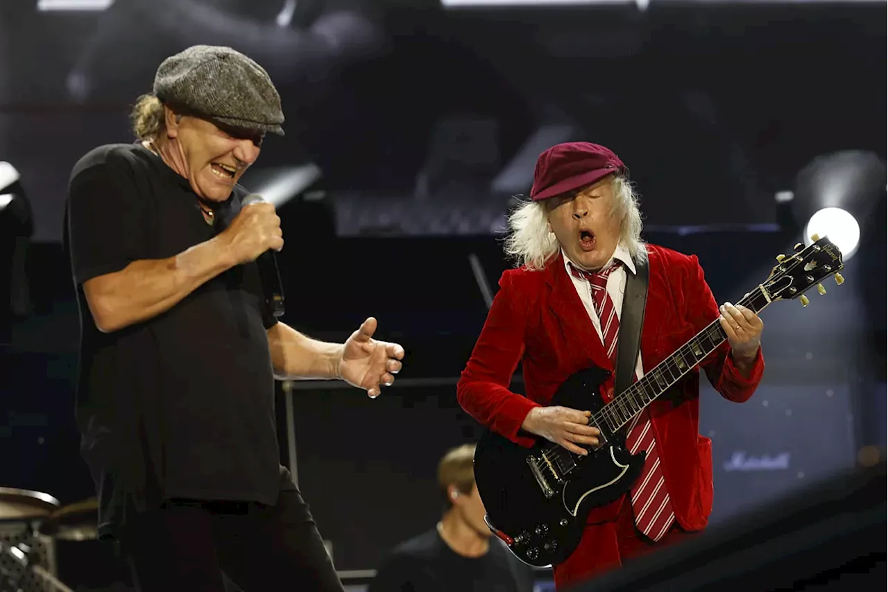 La descarga eléctrica de AC/DC fulmina el infierno rojo sevillano