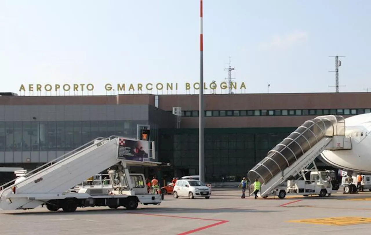 Aereo da Bologna dirottato in Lussemburgo per un incendio