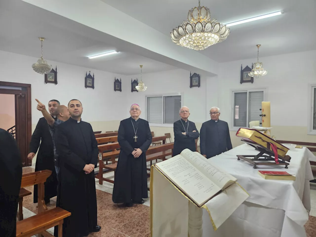 Mons. Shomali, 'un sacrilegio l'attacco alla chiesa di Jenin'