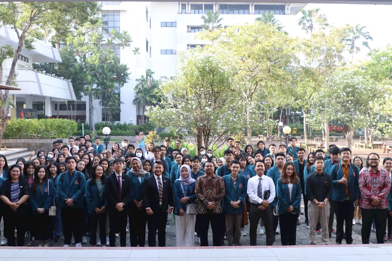 FH Ubaya turunkan ratusan mahasiswa beri konsultasi hukum gratis