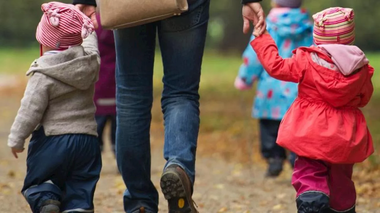  Alleinerziehend mit zwei Kindern: Wie viel bekommt man?