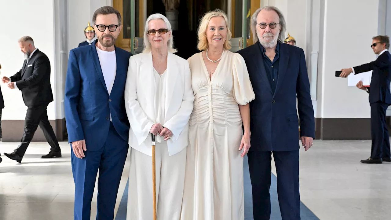 ABBA: les membres du légendaire groupe décorés par le roi de Suède