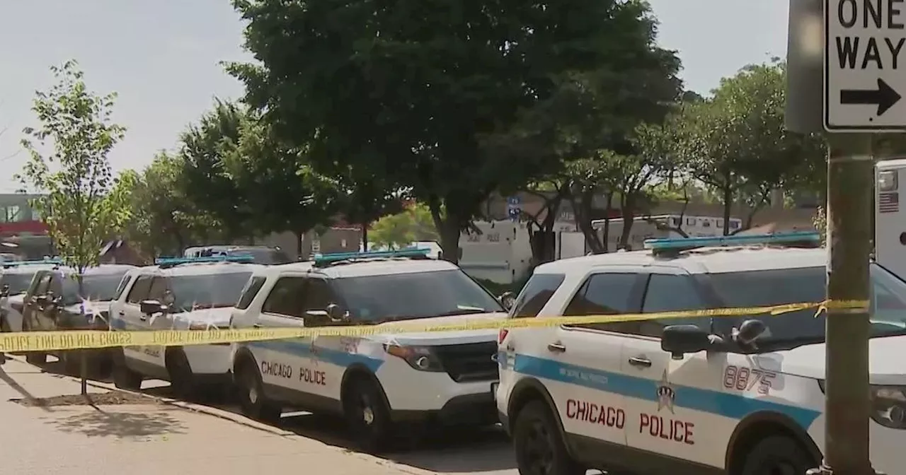 Suspect shoots himself during SWAT situation on Chicago's South Side