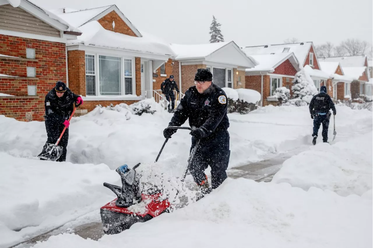 Chicago to provide free sidewalk snow removal services in four areas, Mayor Brandon Johnson announces