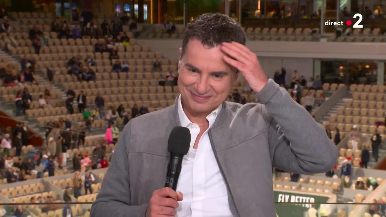 “Ça m’a bien fait ch***” : Laurent Luyat se croit hors antenne et se lâche en direct de Roland-Garros