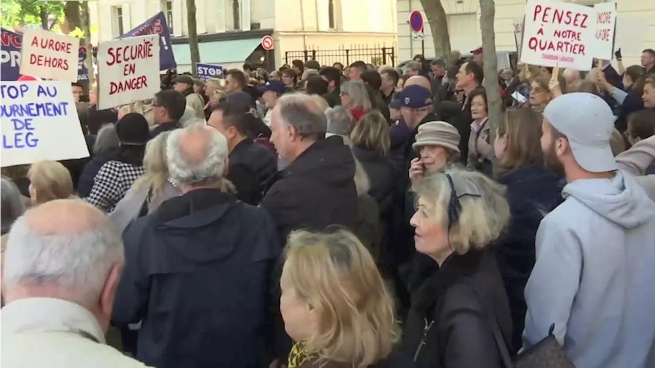 «J'ai peur pour la sécurité de mes petits-enfants» : à Paris, les habitants du quartier d’Auteuil protestent contre un centre d'accueil pour demandeurs d'asile