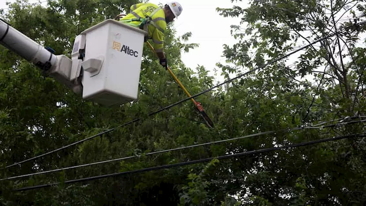 Dallas, Richardson residents find places to recharges phones, cool off