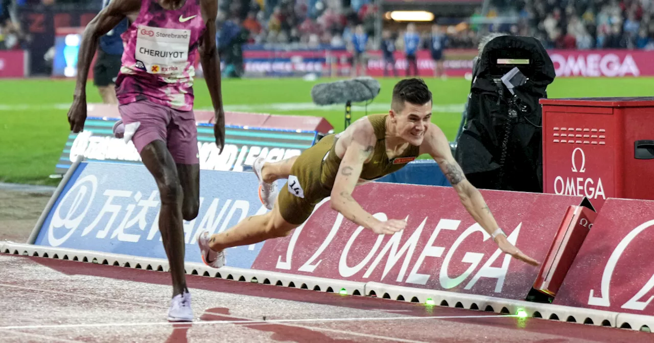 Jakob Ingebrigtsen og Narve Gilje Nordås Klin gæren etter å vinne