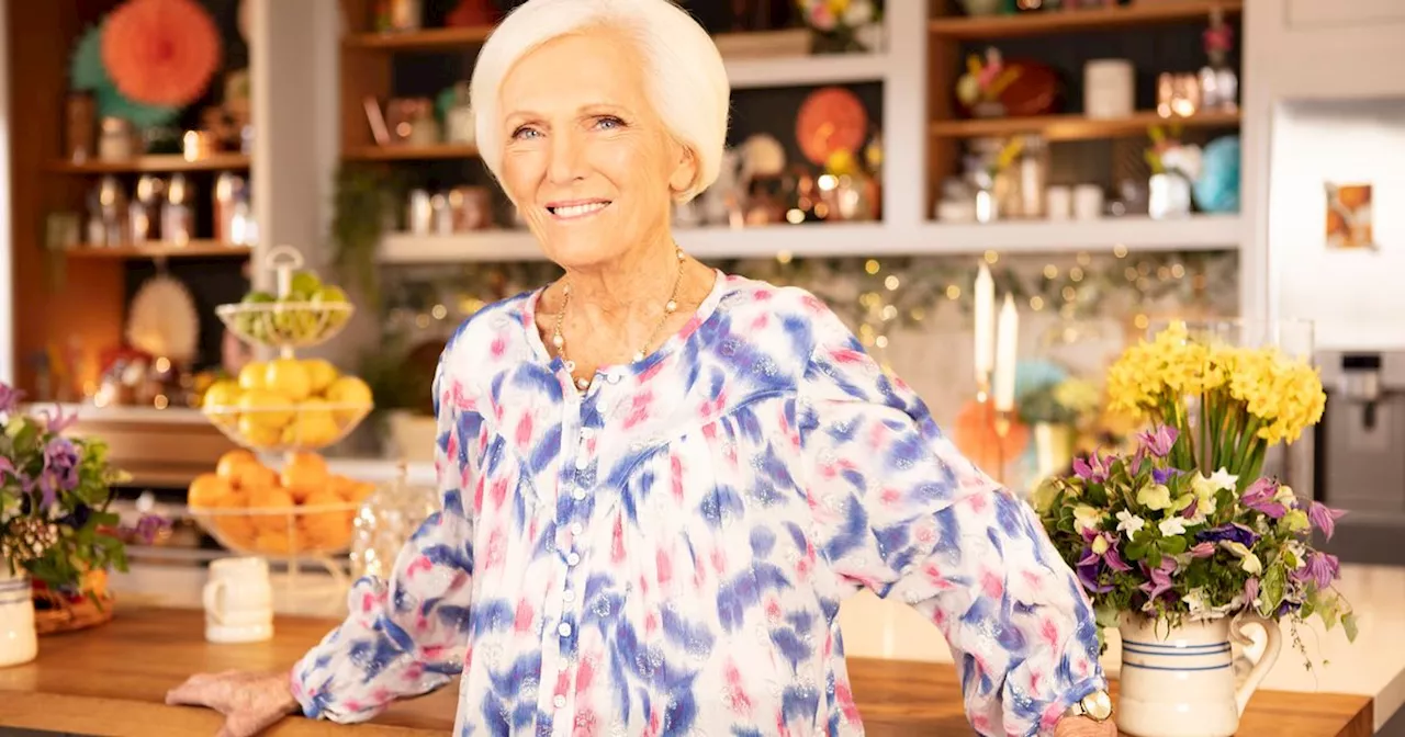 Mary Berry's 'perfect for picnics' summer pudding loaf recipe