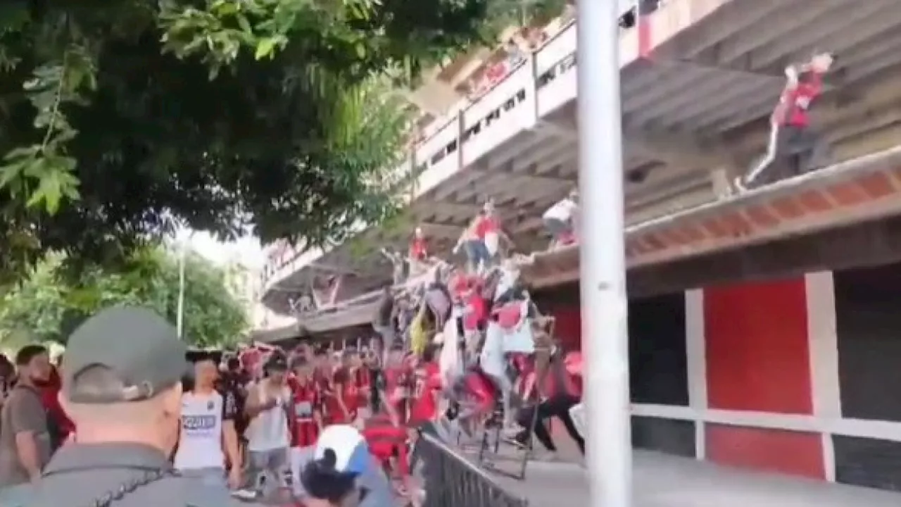 Desmanes de hinchas del Cúcuta Deportivo en el estadio General Santander