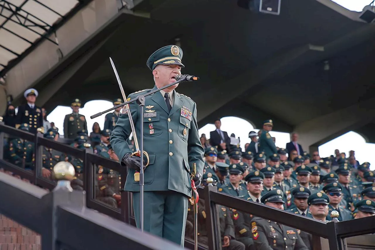 General Emilio Cardozo se posesiona como comandante del Ejército