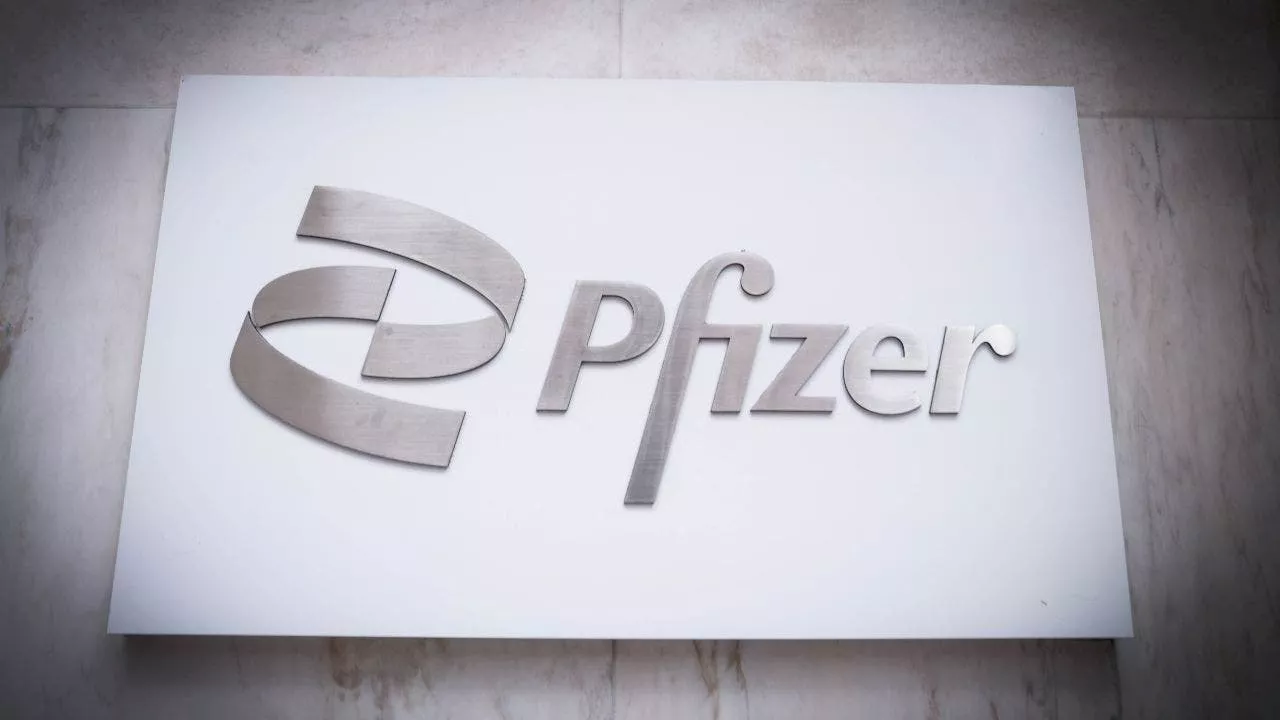 Pfizer sees lung cancer drug topping $1 billion in sales following impressive 5-year data