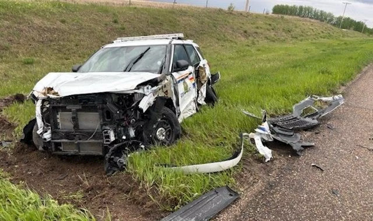 Suspects ram Sask. RCMP police car 3 times after caught speeding on Highway 40