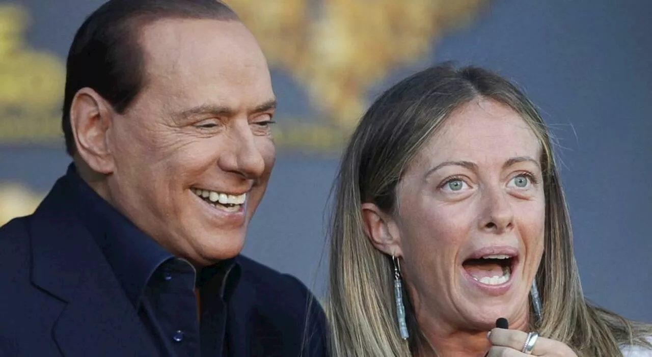 Meloni modello Berlusconi: Giorgia e quelle analogie con Silvio, tra video-messaggi e riforme