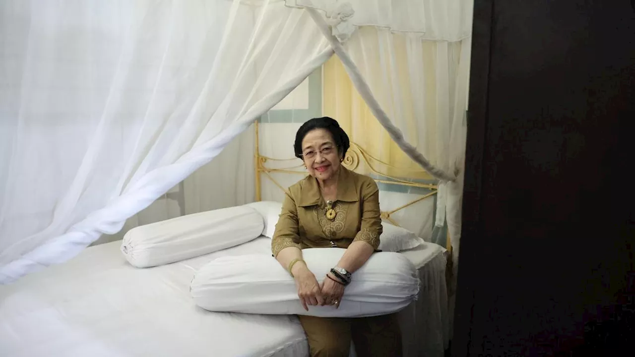 Megawati Banyak Melempar Senyum Saat Bertandang ke Rumah Pengasingan Bung Karno