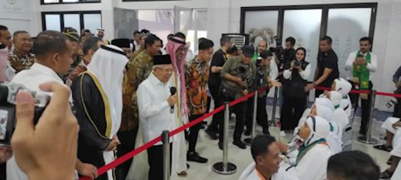 Wapres Maruf Amin Lepas Rombongan Jemaah Haji Kloter 71 Melalui Fast Track di Adi Soemarmo