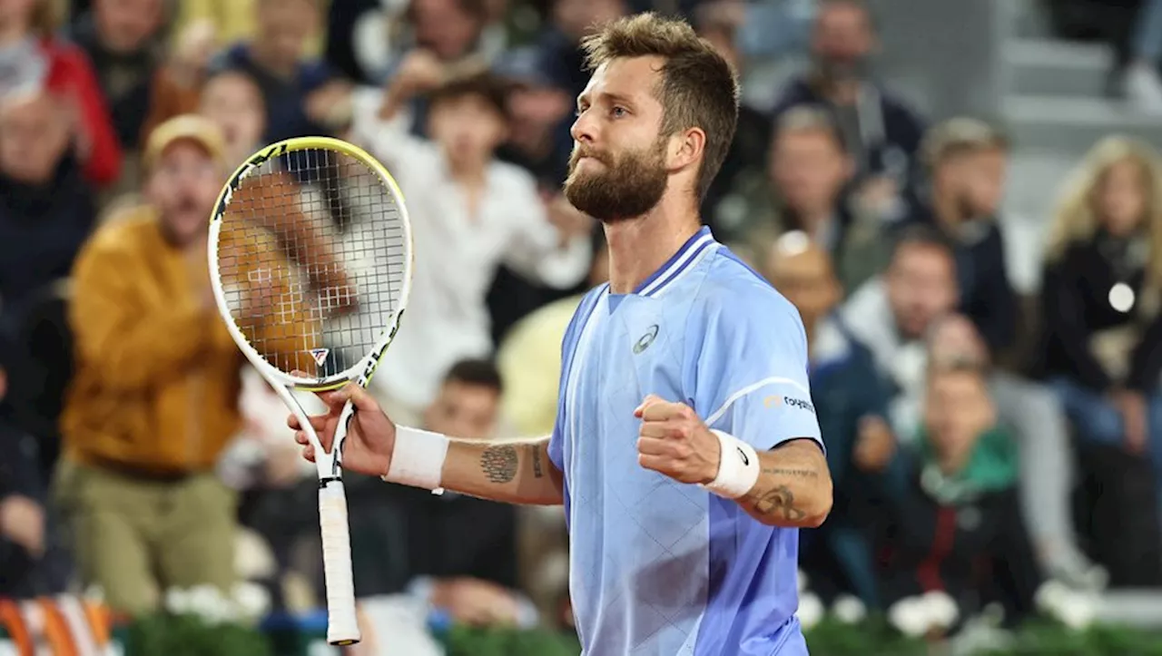 Roland-Garros : Corentin Moutet renverse Sebastian Ofner et ira défier le favori Jannik Sinner en 8e de finale