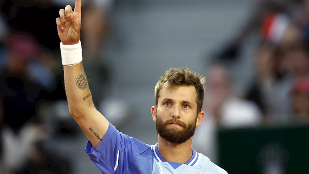 Roland-Garros : malgré un trou d'air, Corentin Moutet continue sa route au troisième tour