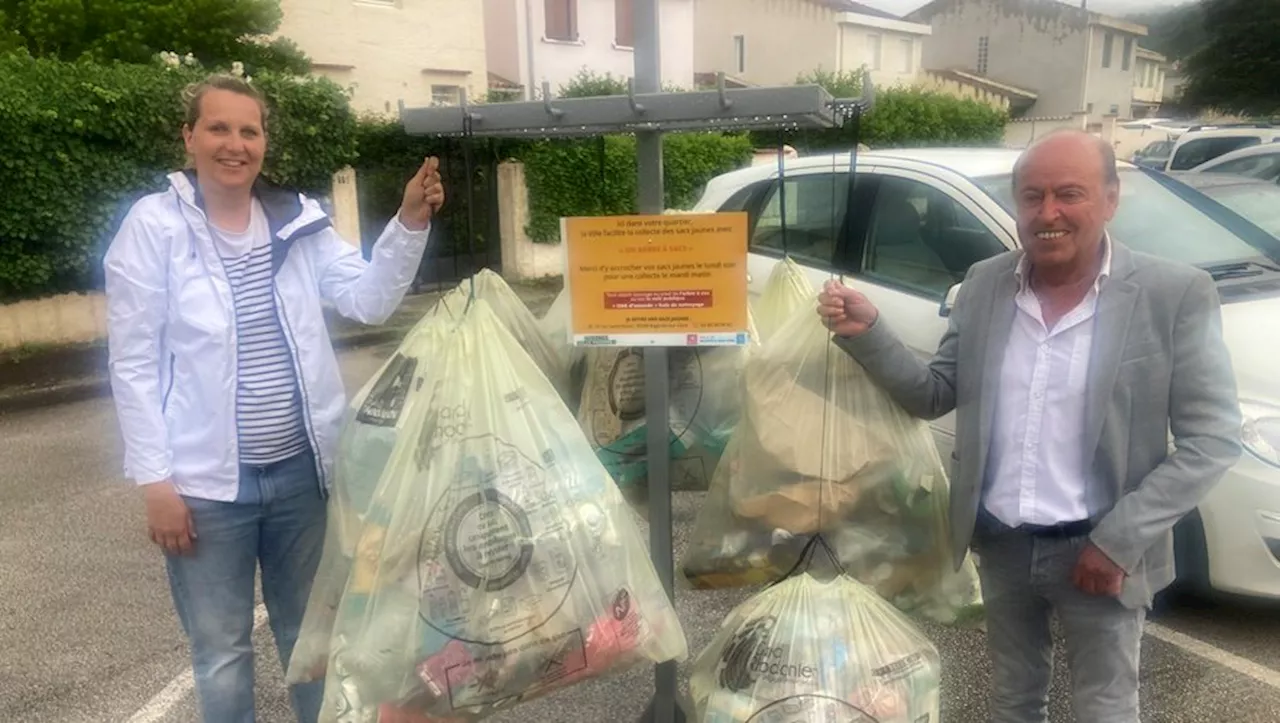 Un arbre à sacs pour faciliter la collecte des poubelles jaunes à Bagnols-sur-Cèze