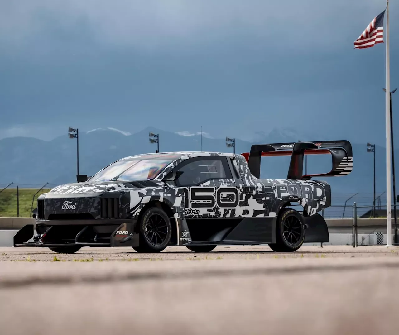 Ford F-150 Lightning SuperTruck has 6,000 lb of downforce at 150 mph