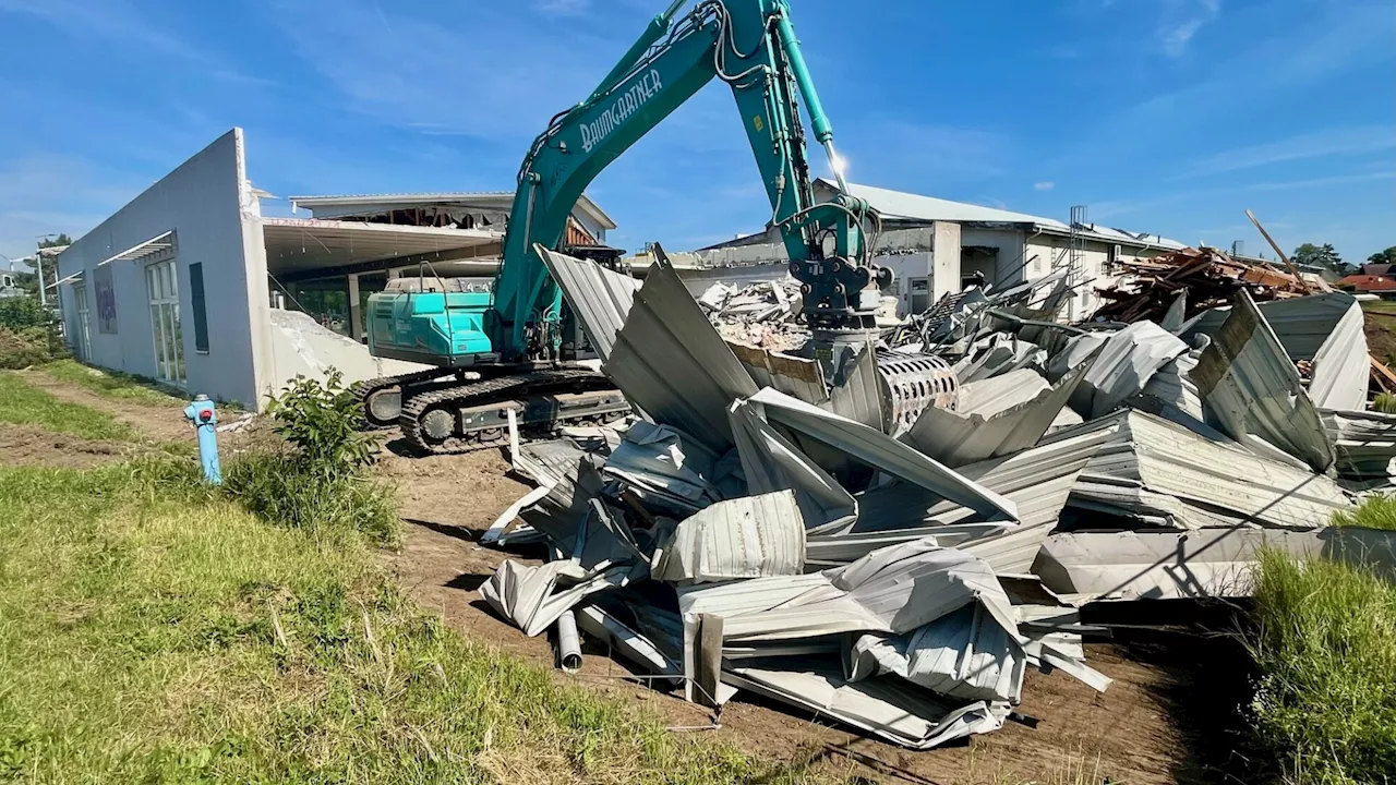 Bagger kamen: Hervis-Gebäude in Gänserndorf wird jetzt abgerissen