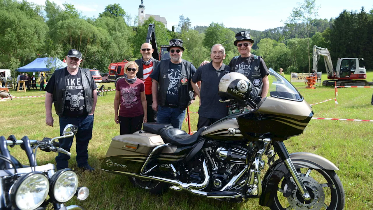 Bikerfronleichnam in Eibenstein: 500 Biker kamen auf Jubiläumswiese