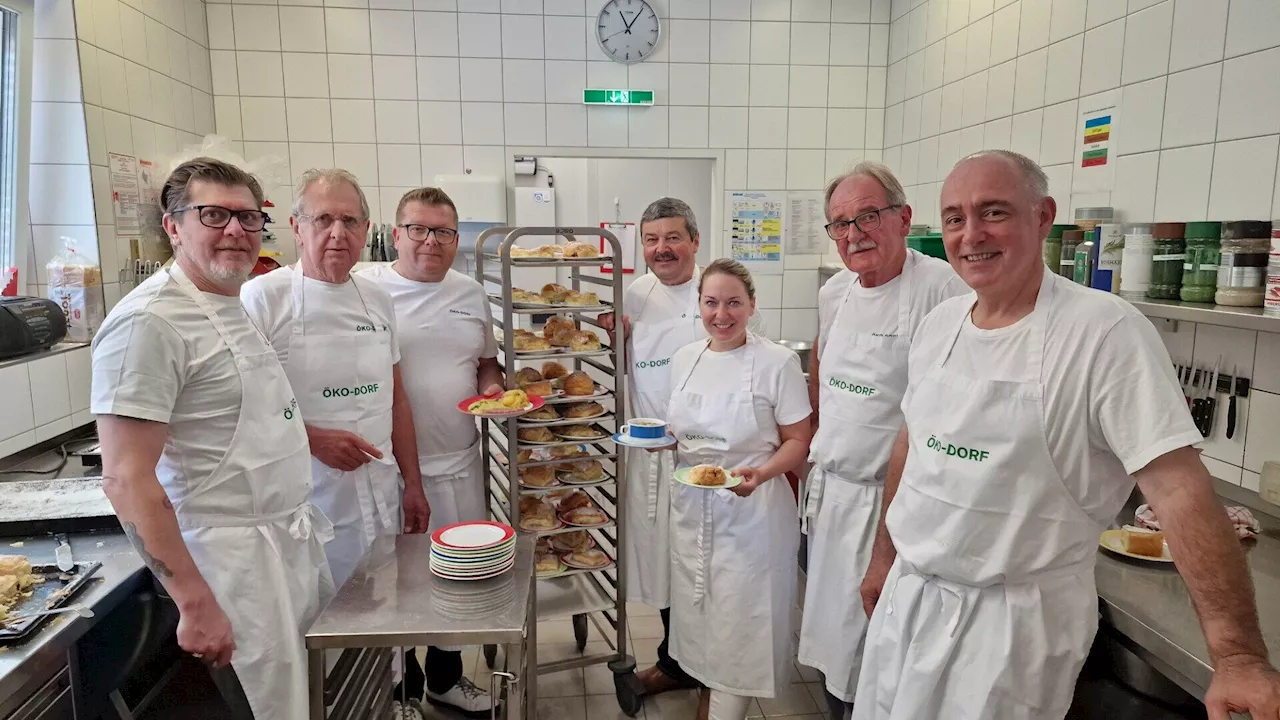 Ökodorf-Team aktiv: Gemeinsames Kochen für den guten Zweck