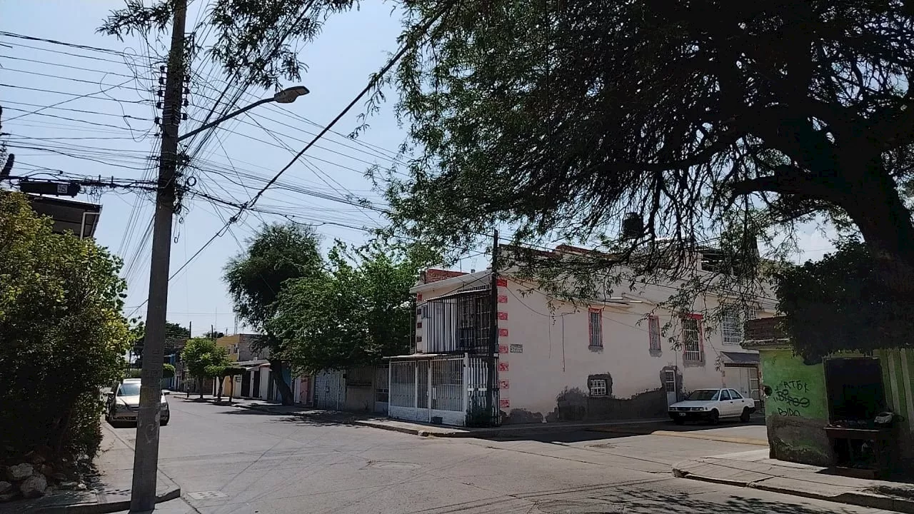 Apagón por lluvias en Celaya afecta a comerciantes: comida se les echó a perder