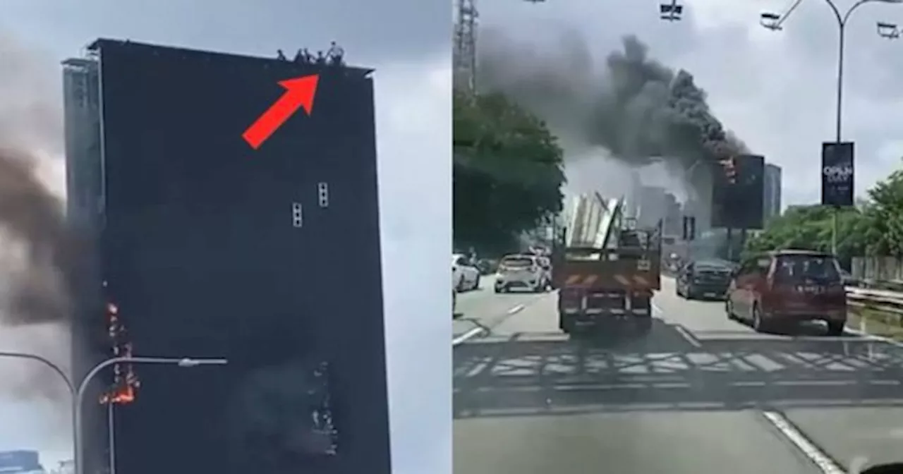 3 Individu Cedera Selepas Papan Iklan Digital Di Lebuhraya Persekutuan Terbakar