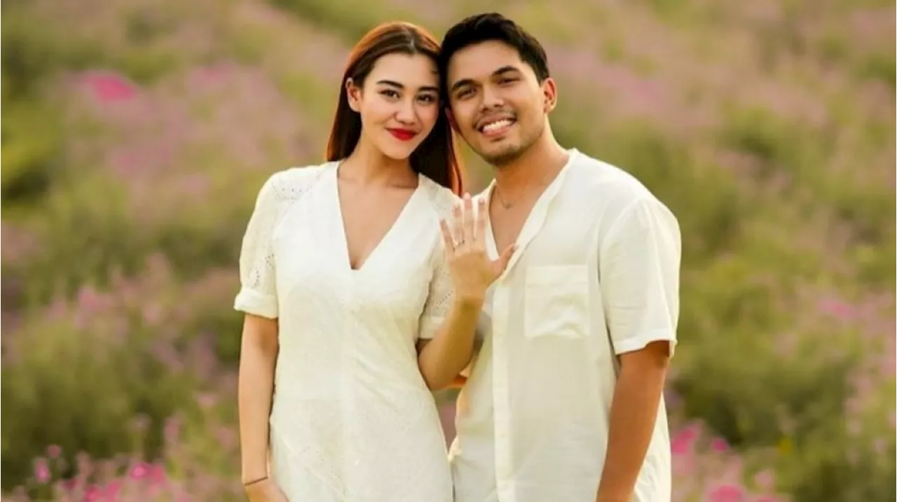 Thariq Halilintar Pamer Gaun Pengantin Merah, Bakal Dipakai Aaliyah Massaid di Pernikahan?