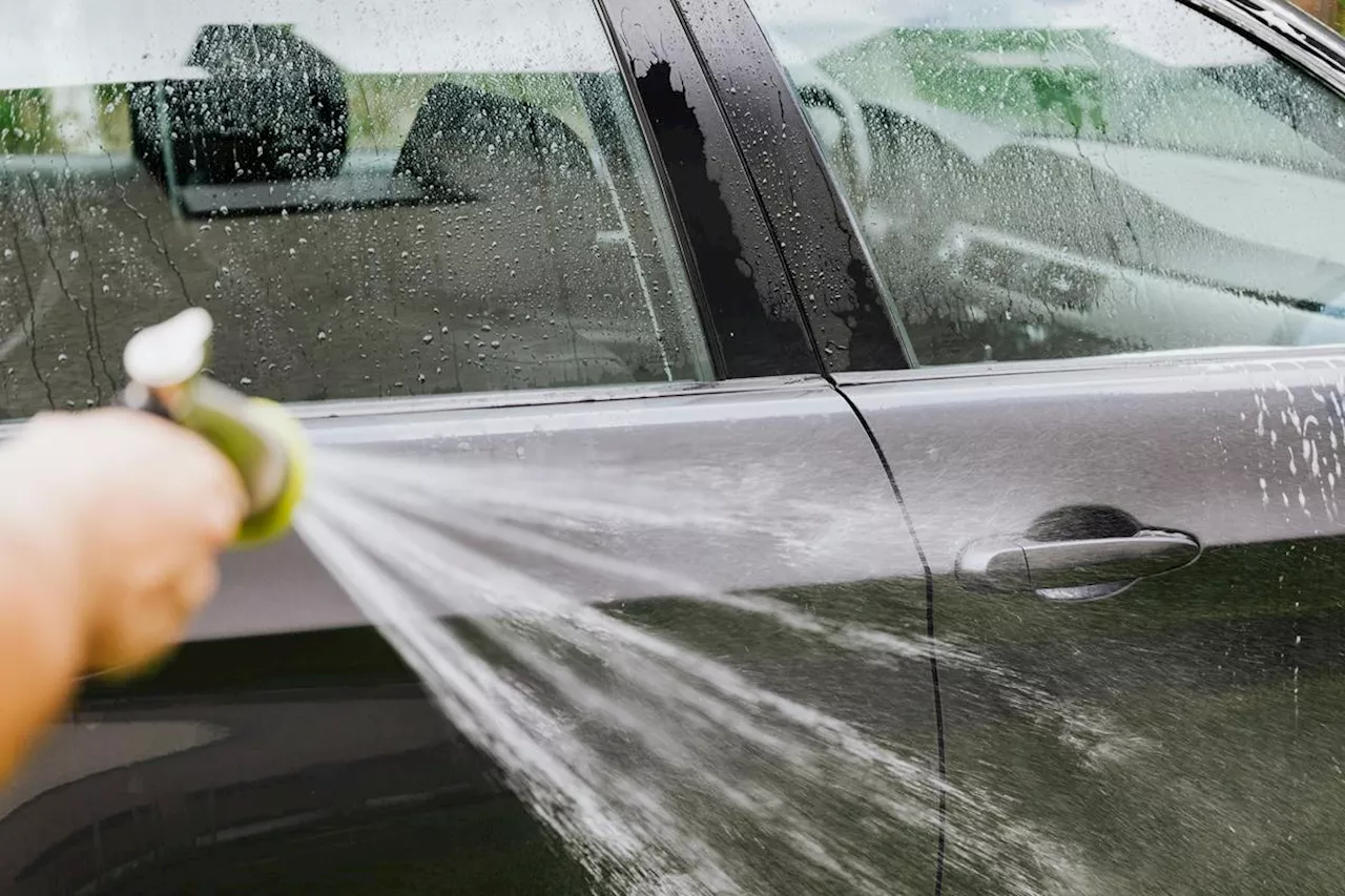 Laver votre voiture à domicile peut vous coûter jusqu’à 75 000 euros d’amende