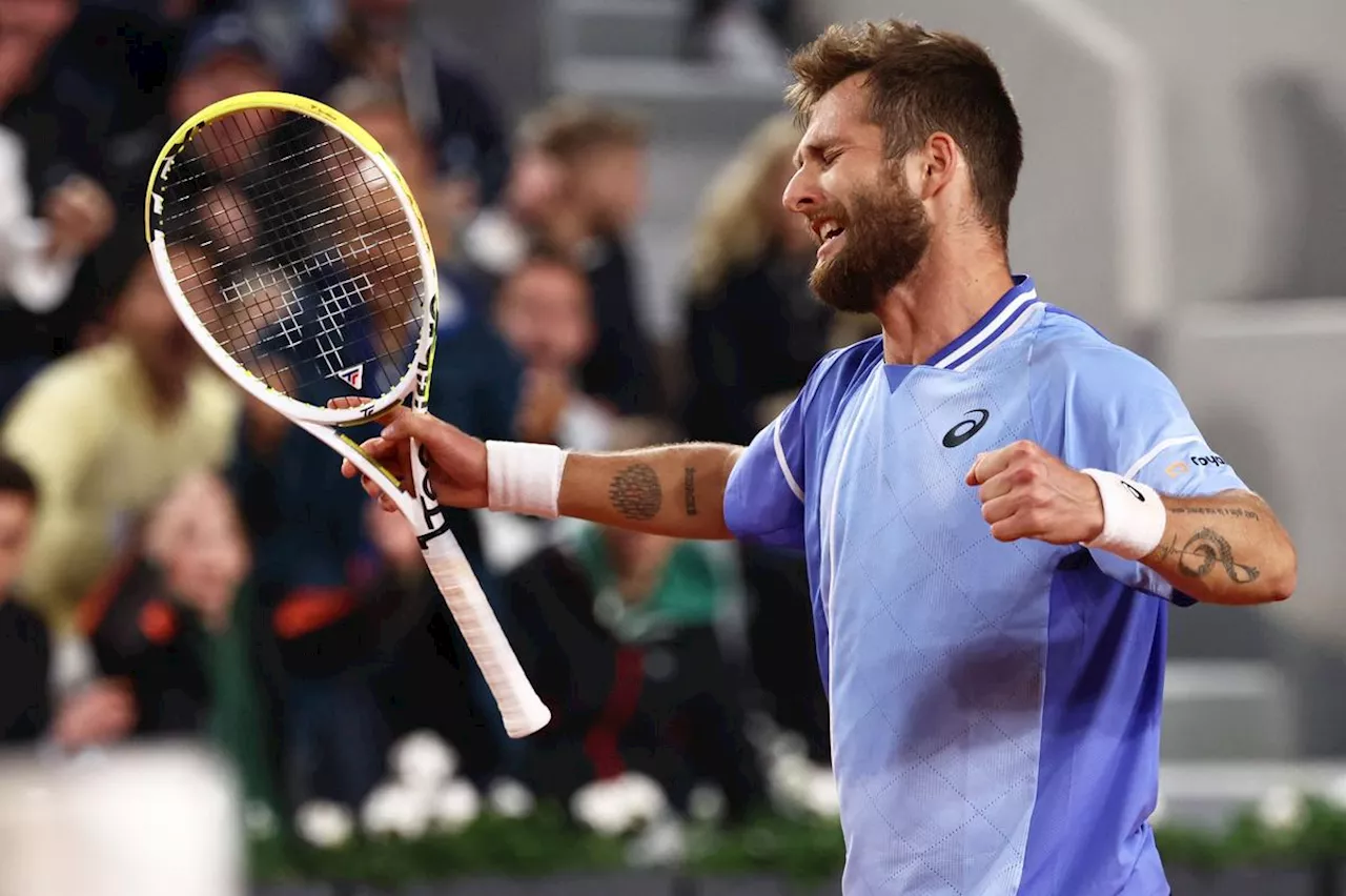 Roland-Garros : Corentin Moutet rallie les huitièmes de finale, quatre ans après le dernier Français Hugo Gaston