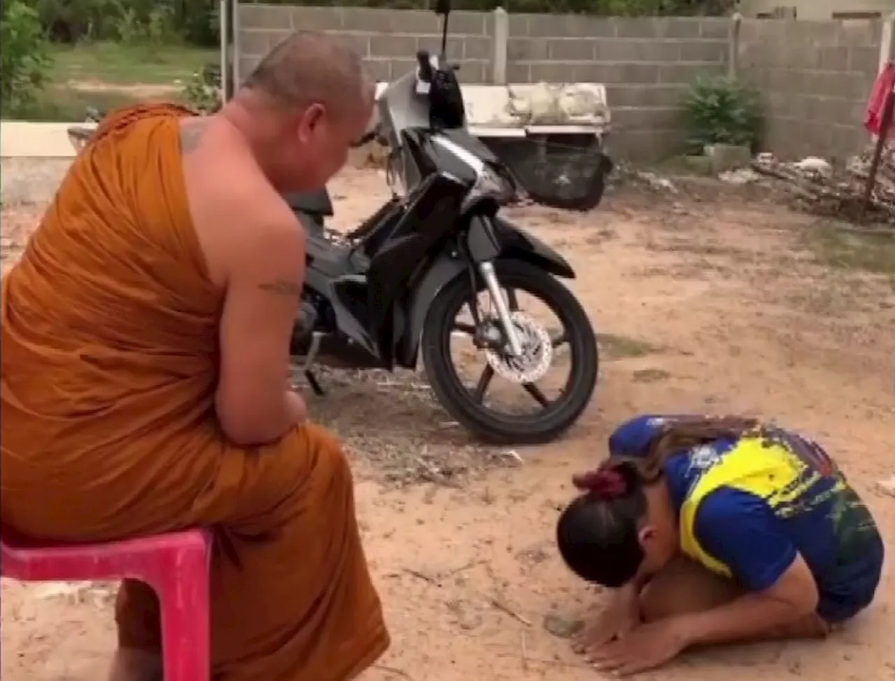 'หลวงพ่อมหาน้อย' ช่วยไถ่หนี้ให้โยม ตอบแทนทำบุญใส่บาตรทุกวัน